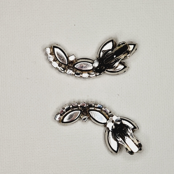 Vtg Pale Purple Navette Marquise Rhinestone Silver Tone Clip Earrings Crawler - Picture 4 of 6